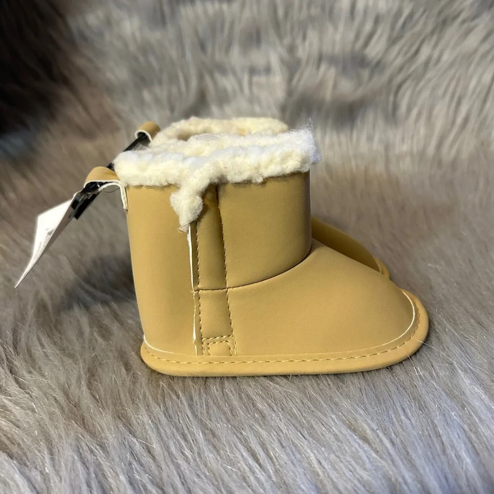 Carter's Child Of Mine Crib Shoes Baby's Size 3-6 Months Beige Boots Booties